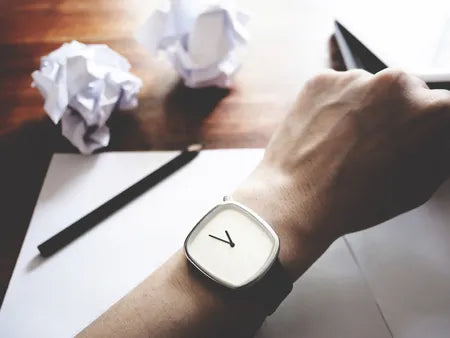Design minimalista com precisão do quartzo japonês