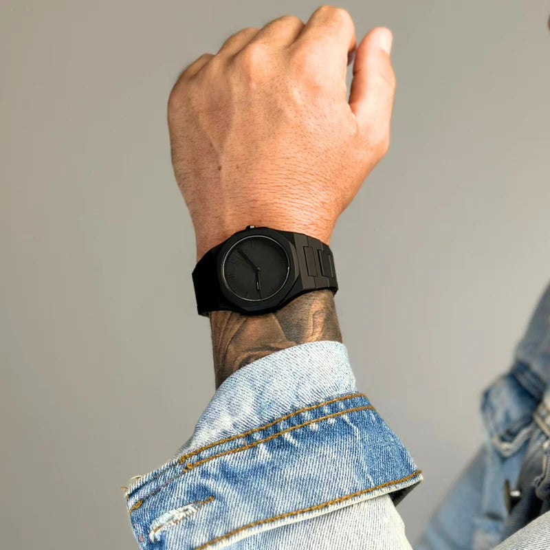 Equipado com movimento japonês Seiko de alta precisão


