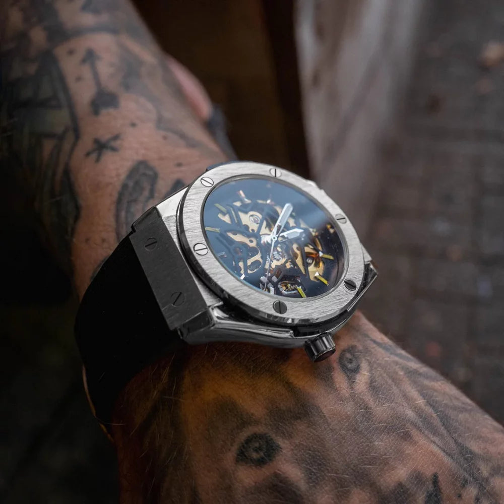 Pulseira em silicone flexível e confortável para uso diário
